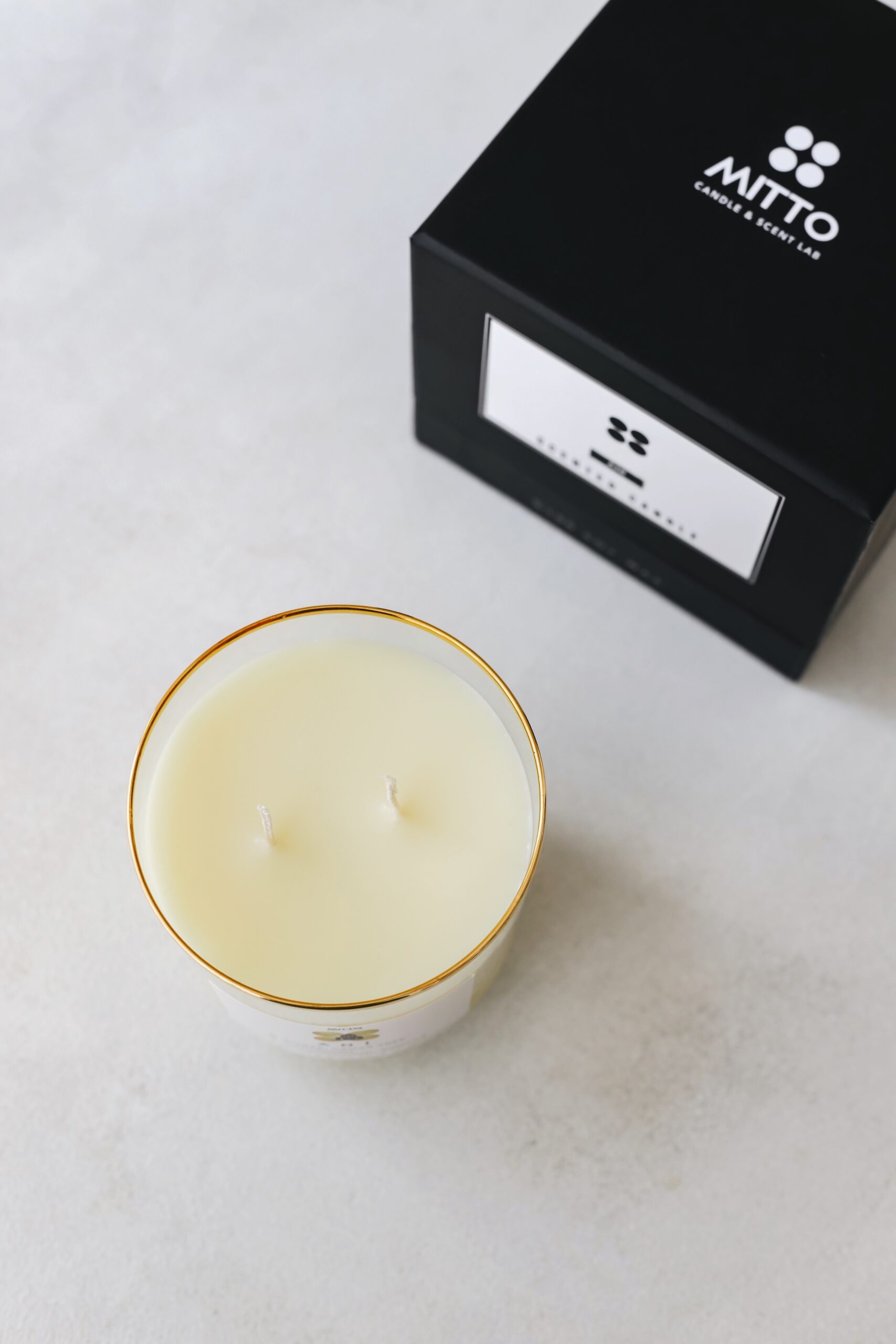 Ani candle is a soy wax handmade with smell aroma note vegan fragrant stink essence. Sustainable natural light romantic decorative accessory