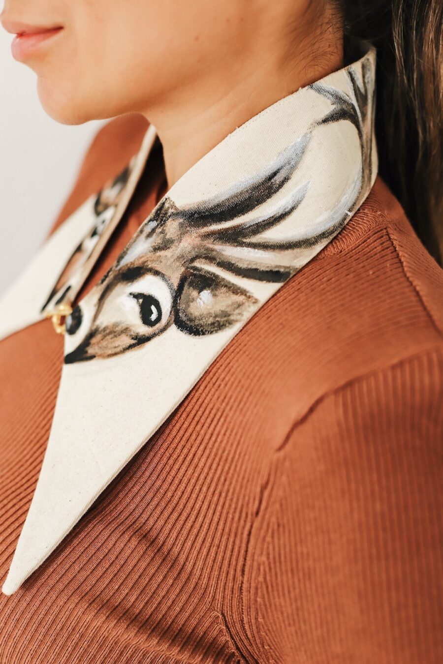 LongJudgeDeer designed by painting artist. It is an art accessory with animal figure pattern organic cotton