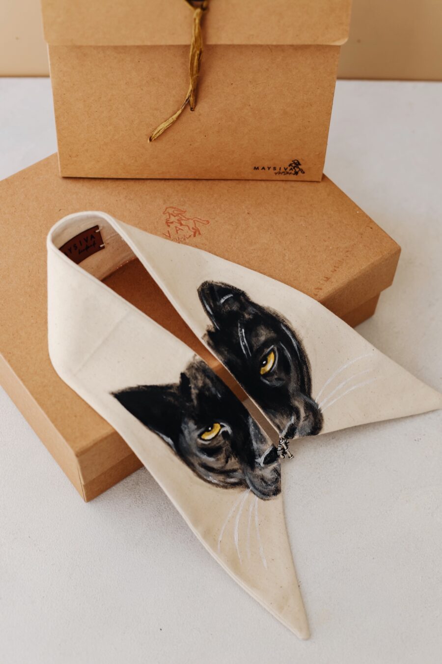 LongJudgePanther designed by painting artist. It is an art accessory with animal figure pattern organic cotton